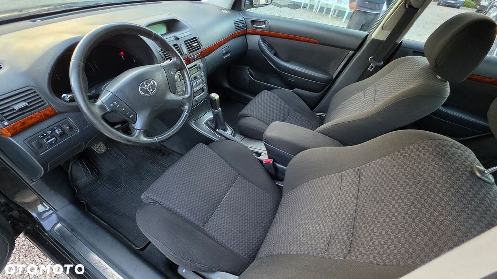 Toyota Avensis 2.0 VVT-i Sol - 21