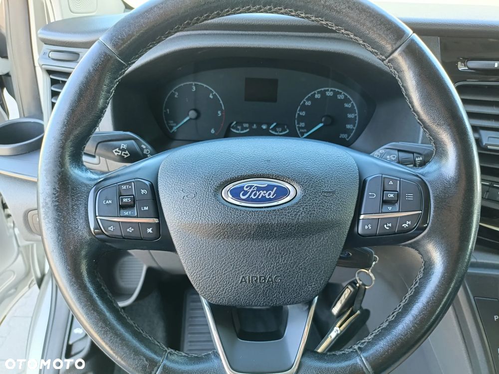 Ford Tourneo Custom - 20