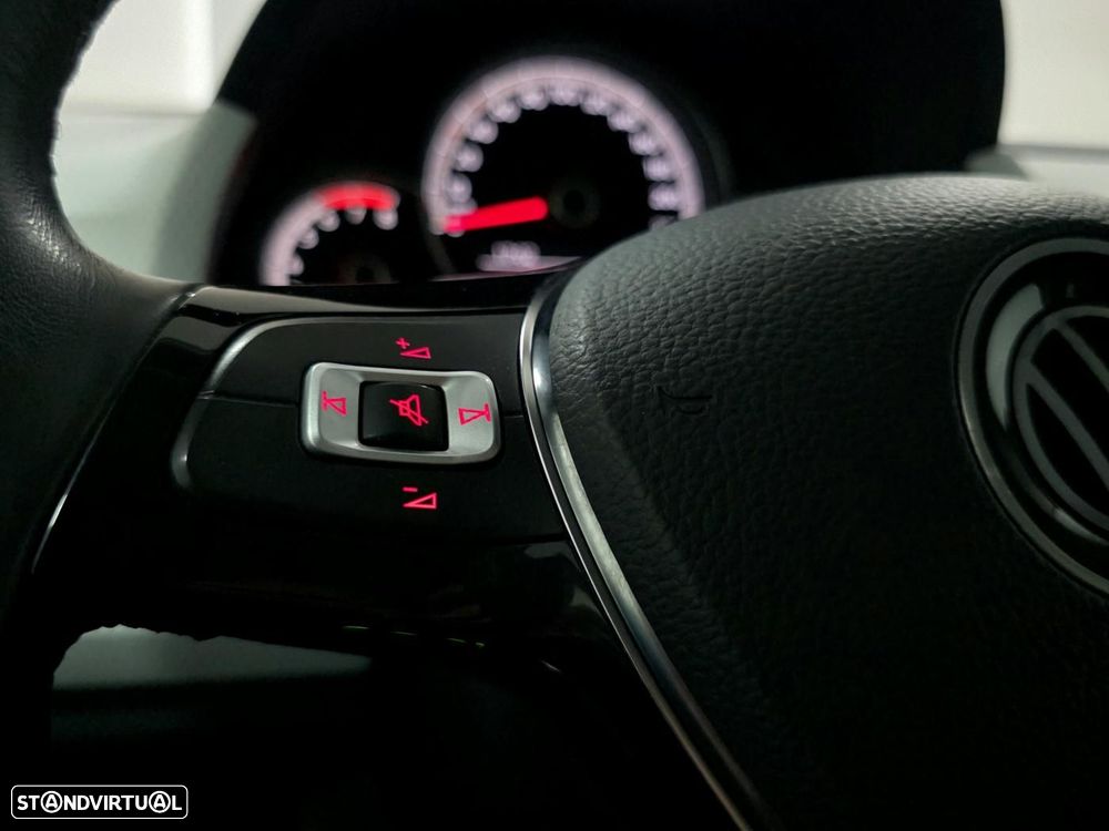 VW Up! 1.0 Move Color - 22