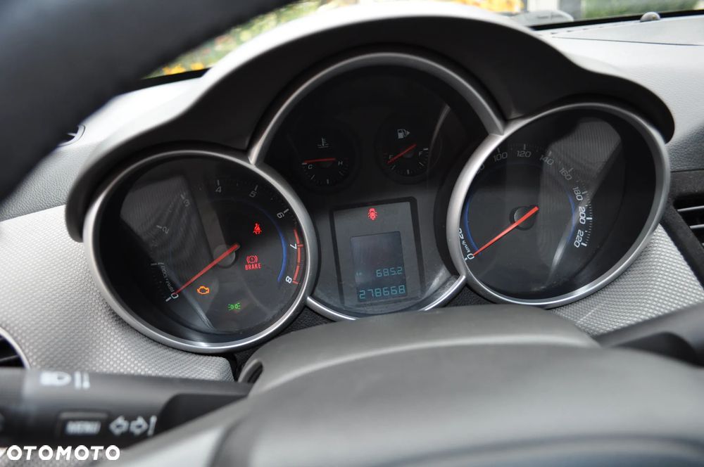 Chevrolet Cruze 1.6 LS - 10