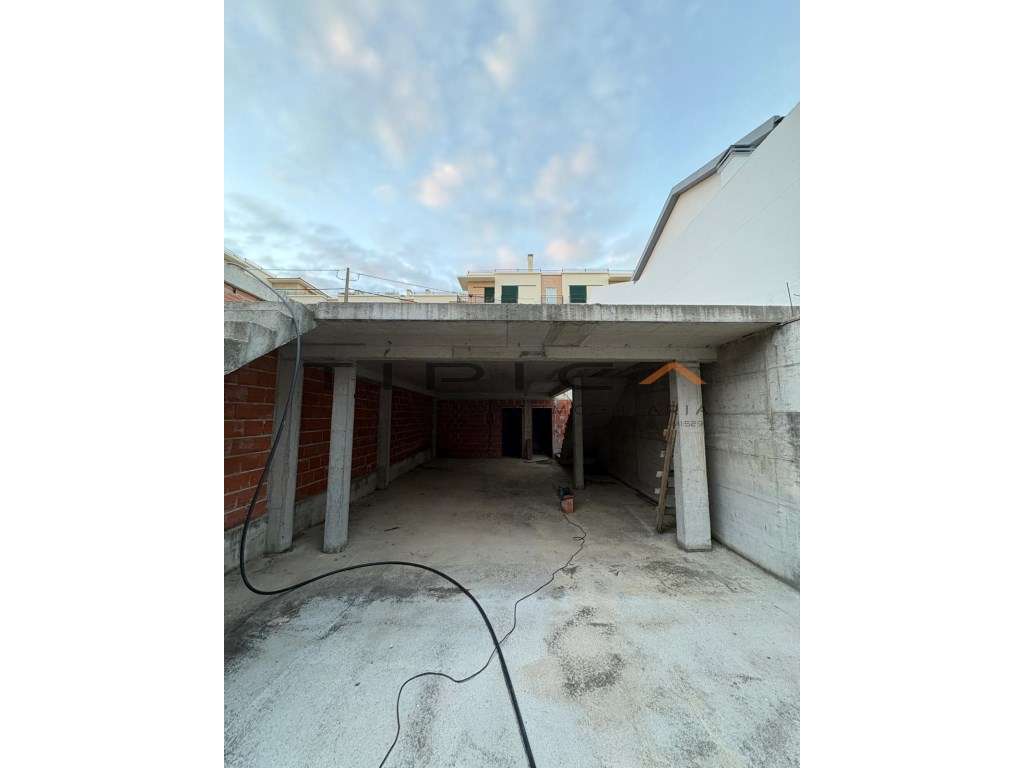 Terreno central no Bombarral para 2 moradias com projeto aprovado - Grande imagem: 5/7