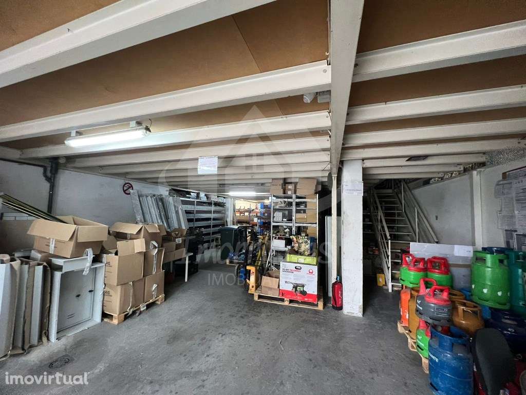 Armazém com localização de excelência junto à N10 no Forte da Casa - Grande imagem: 3/25