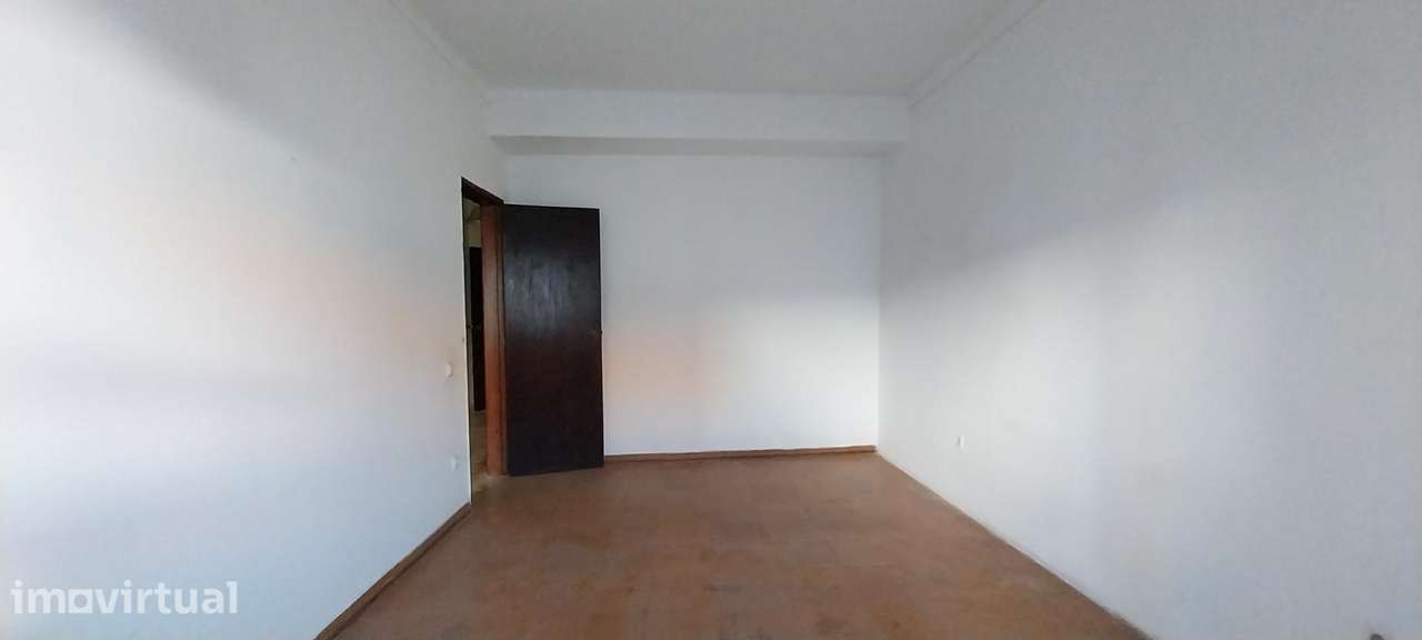 Moradia Geminada no Centro de Pontével, Santarém - Grande imagem: 5/14