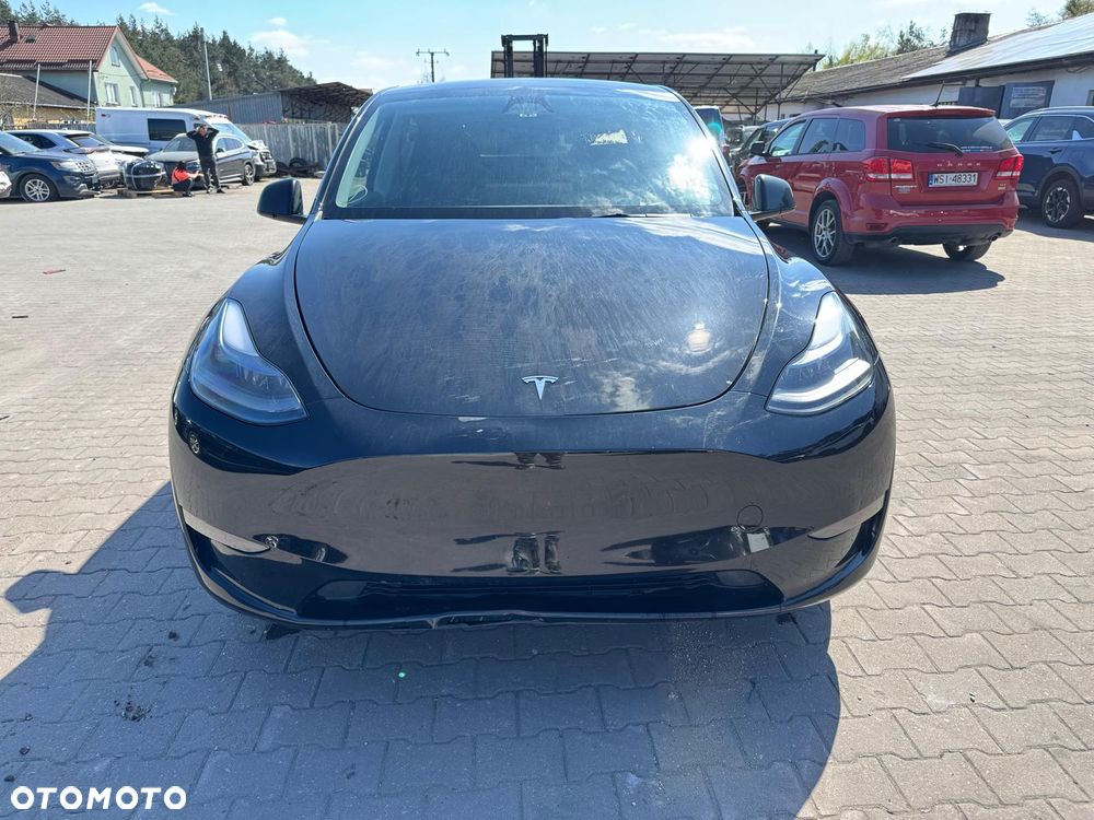 Tesla Model Y Long Range Dual Motor AWD - 8