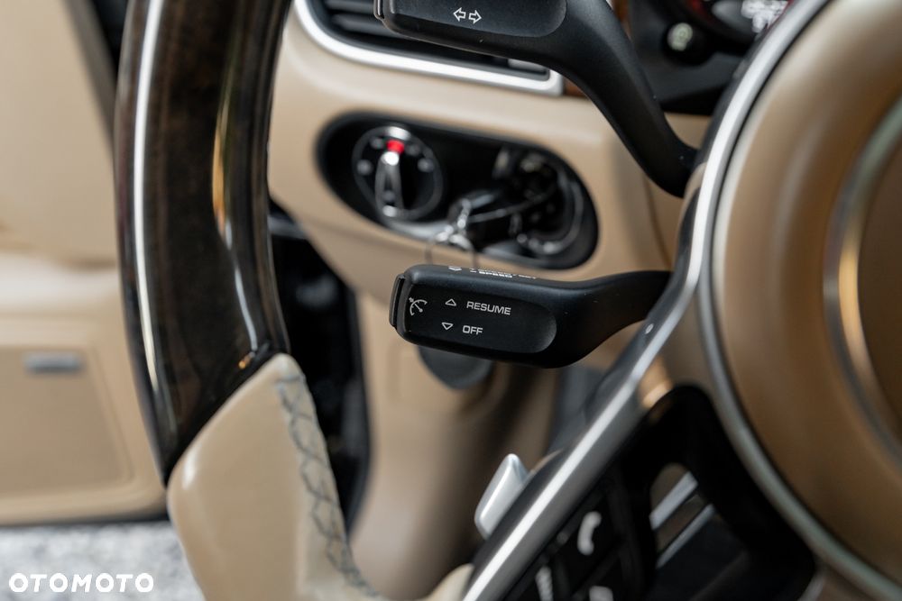 Porsche Macan Turbo - 34