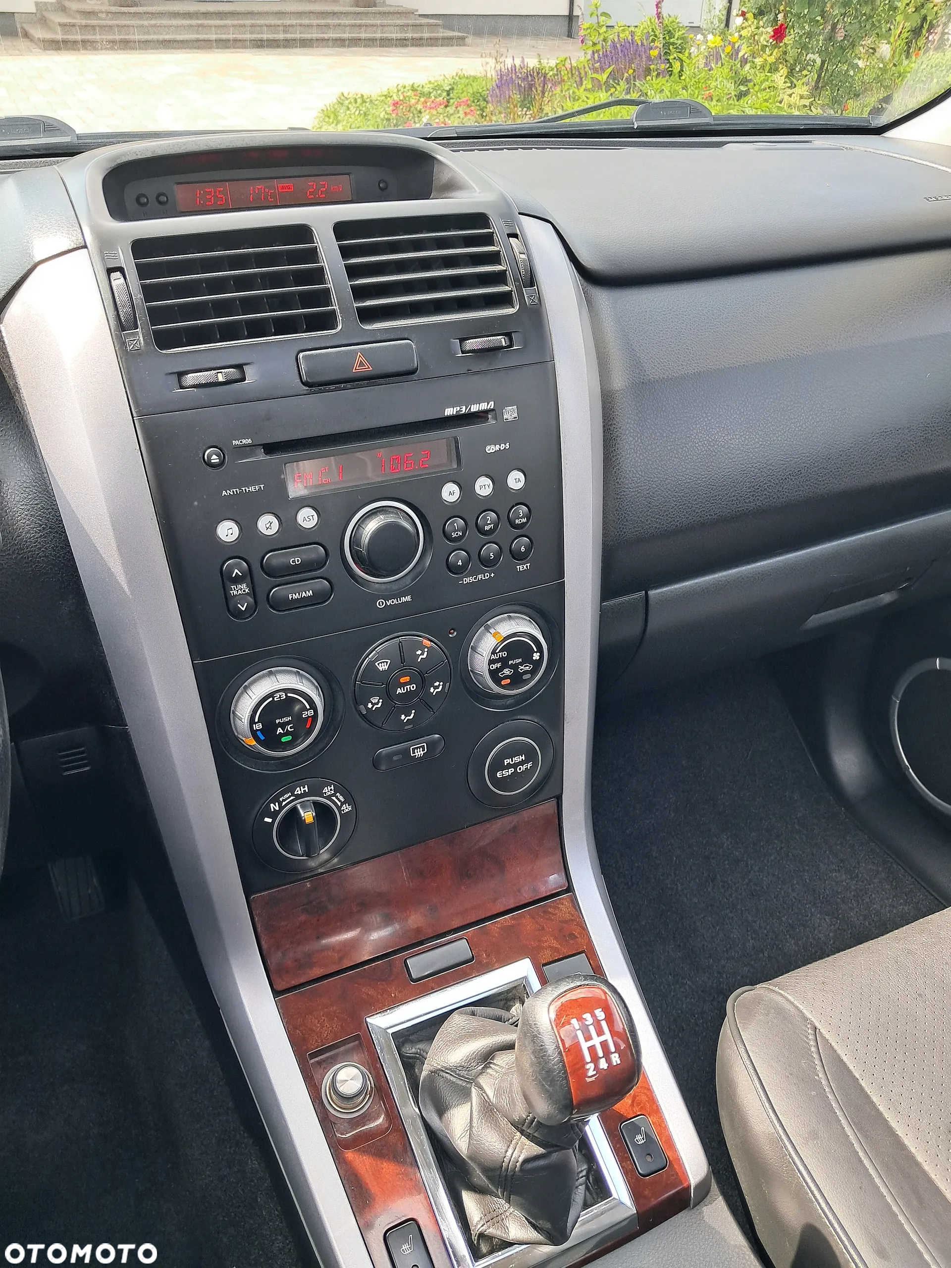 Suzuki Grand Vitara 2.0 De luxe - 23