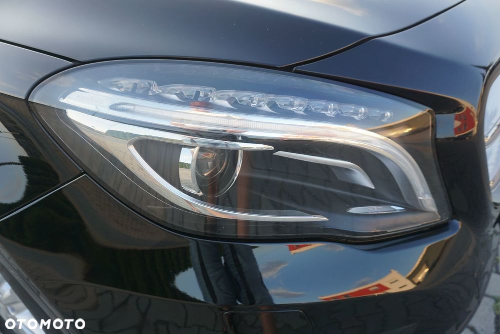 Mercedes-Benz GLA 200 7G-DCT Urban - 33