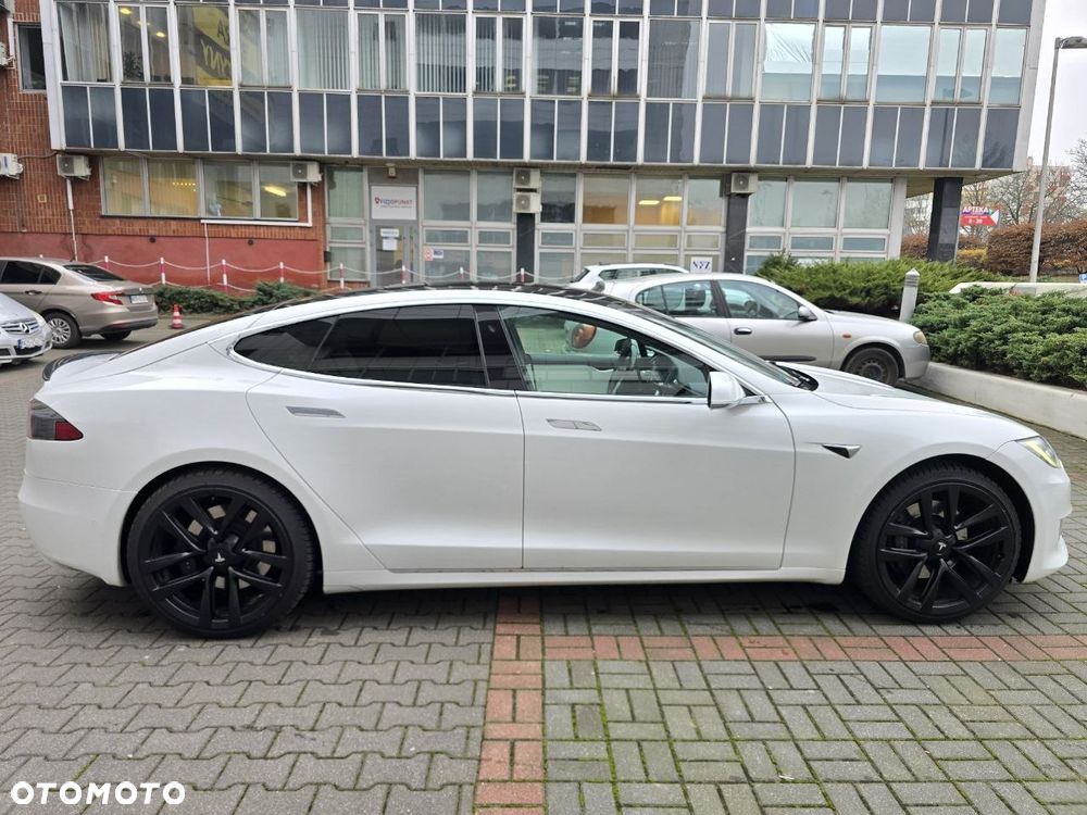 Tesla Model S D - 4