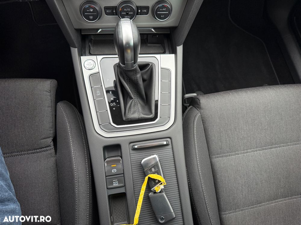 Volkswagen Passat - 25