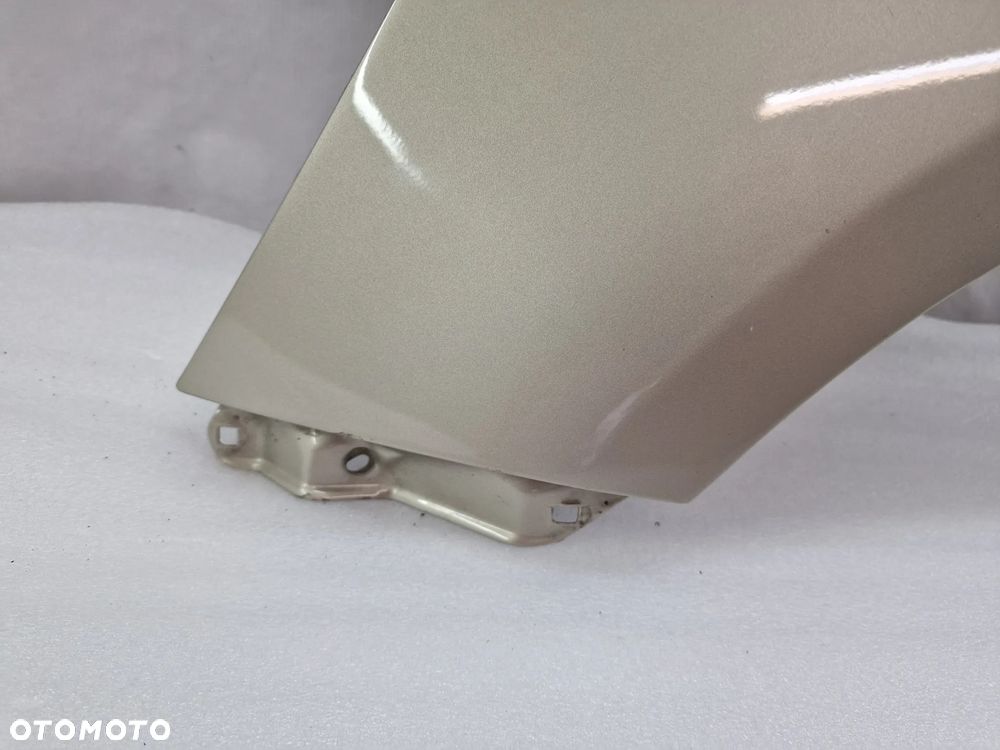 TOYOTA YARIS II LIFT 09-11 LEWY ŁADNY BŁOTNIK PRZEDNI PRZÓD , BEŻOWY METALIK , NR AUKCJI BŁ57 - 13