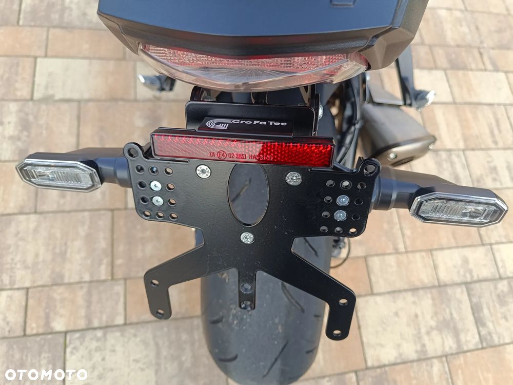 Suzuki GSX 1000 - 18