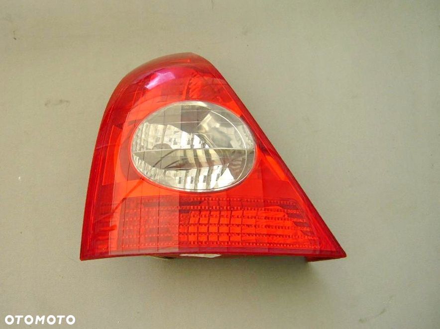 RENAULT CLIO II LIFT LAMPA TYLNA LEWA - 1