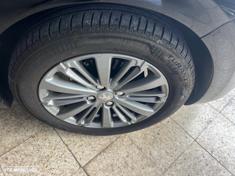 Peugeot 208 1.2 PureTech Style - 17