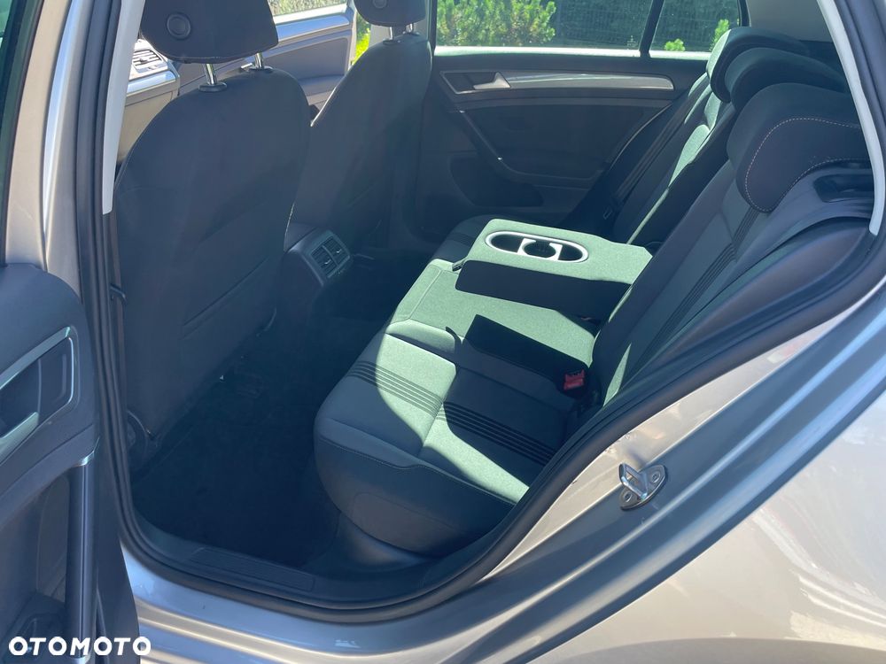 Volkswagen Golf - 11