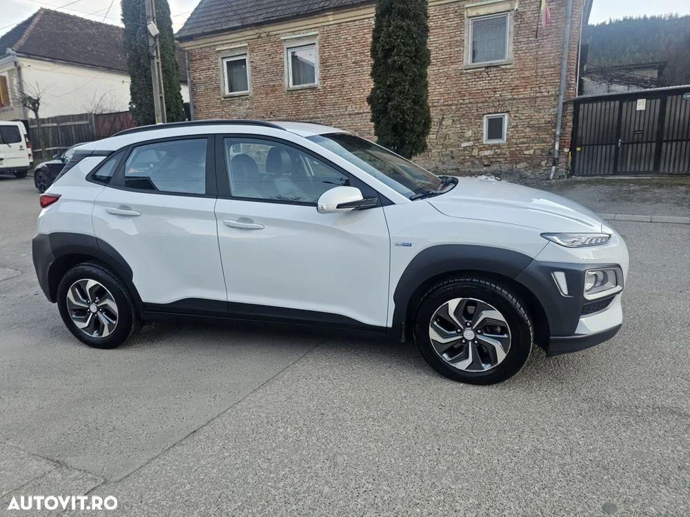 Hyundai KONA - 8