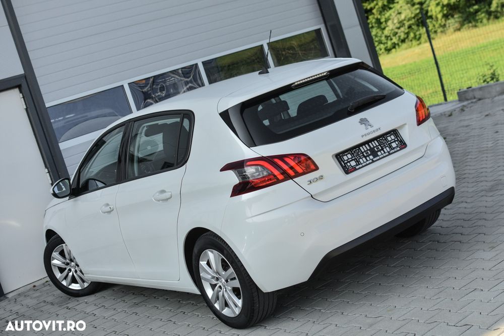 Peugeot 308 1.2 L PureTech Turbo S&S Allure - 12