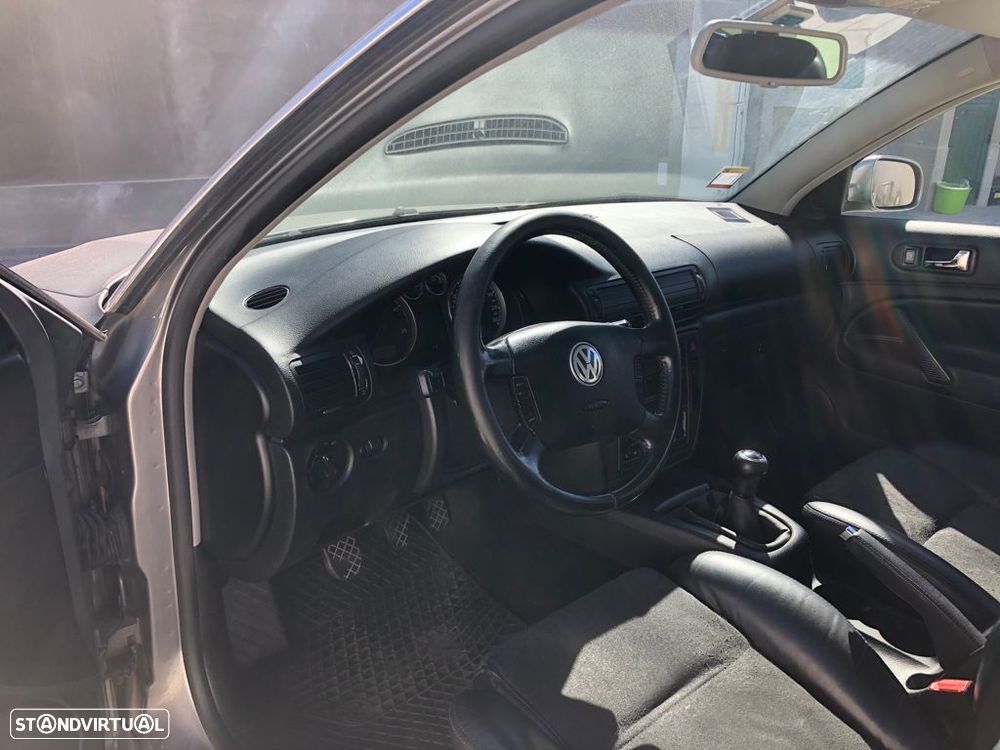 VW Passat Variant 1.9 TDi Highline - 15