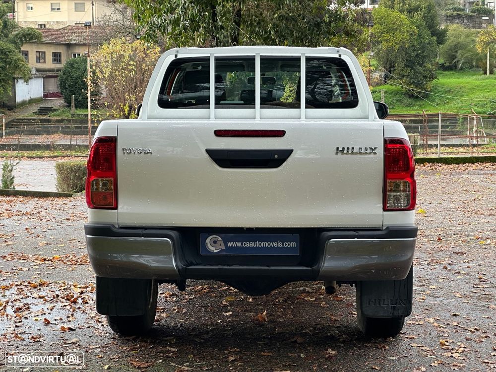 Toyota Hilux 2.4 D-4D 4WD CD CM - 14