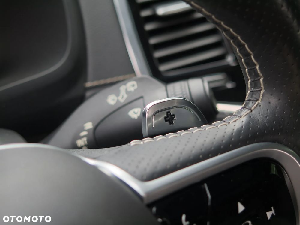 Volvo XC 90 D5 AWD Geartronic RDesign - 22