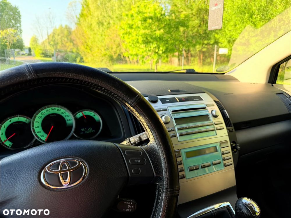 Toyota Corolla Verso 2.2 D-4D X 7os - 12