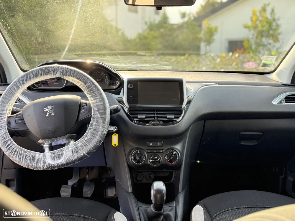 Peugeot 208 1.2 PureTech Style - 12