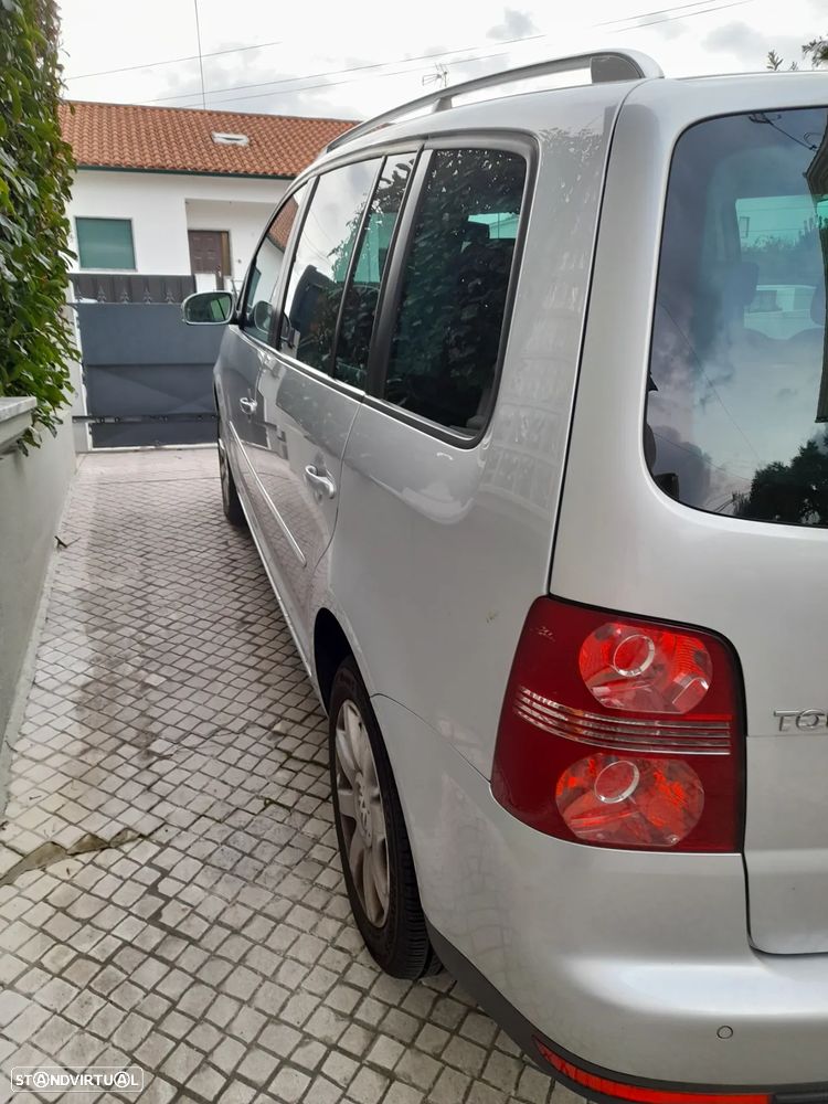 VW Touran 1.9 TDi Highline BlueM. 5L - 6