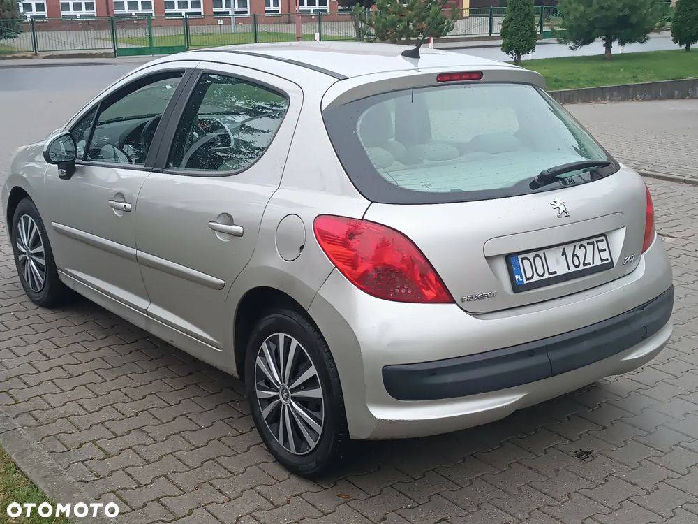 Peugeot 207 2006 photo 4