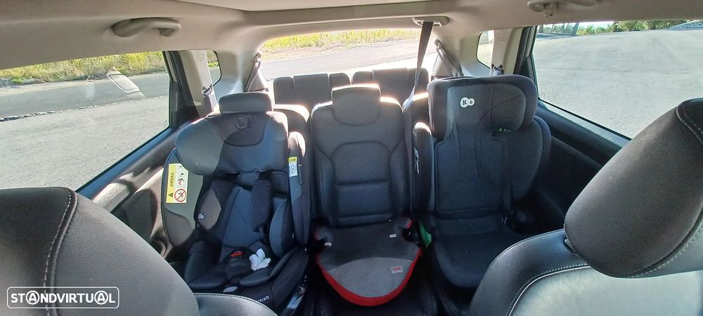 Kia Carens 1.7 CRDi ISG TX - 18