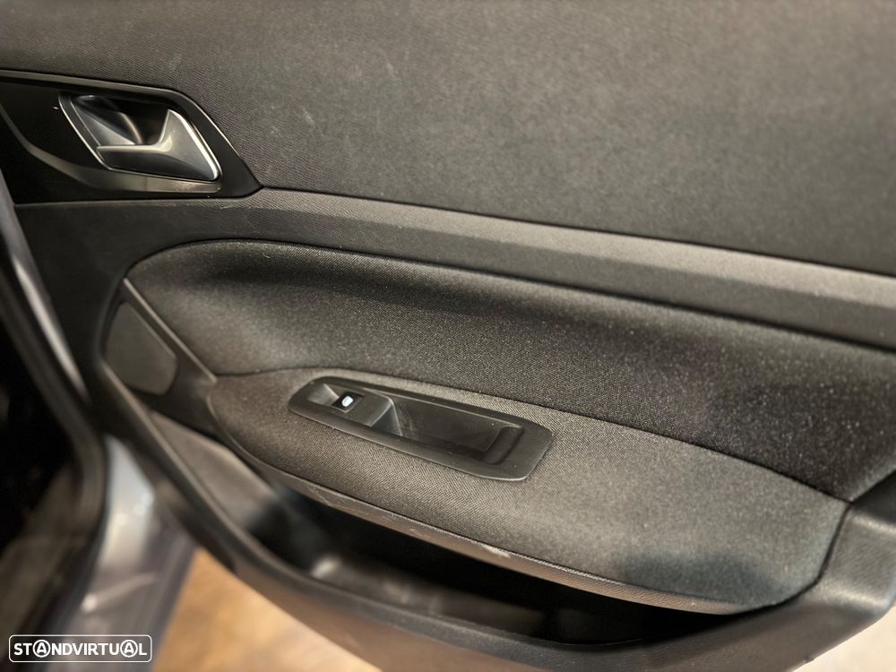 Peugeot 308 SW BlueHDi 130 EAT8 Style - 30