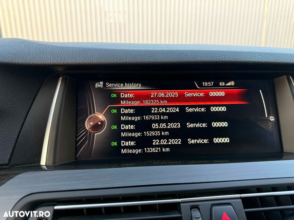 BMW Seria 5 530d xDrive Touring Aut. Luxury Line - 36