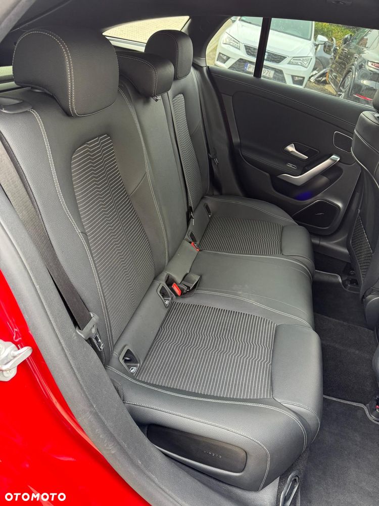 Mercedes-Benz CLA 250 e 8G-DCT Special Edition - 32