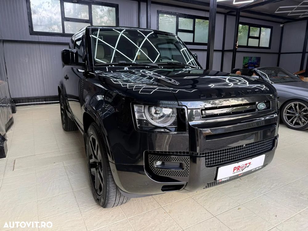 Land Rover Defender - 1