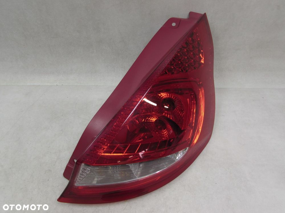 FORD FIESTA VII MK7 08-13 LAMPA TYL TYLNA PRAWA 8A61-13404-A - 4