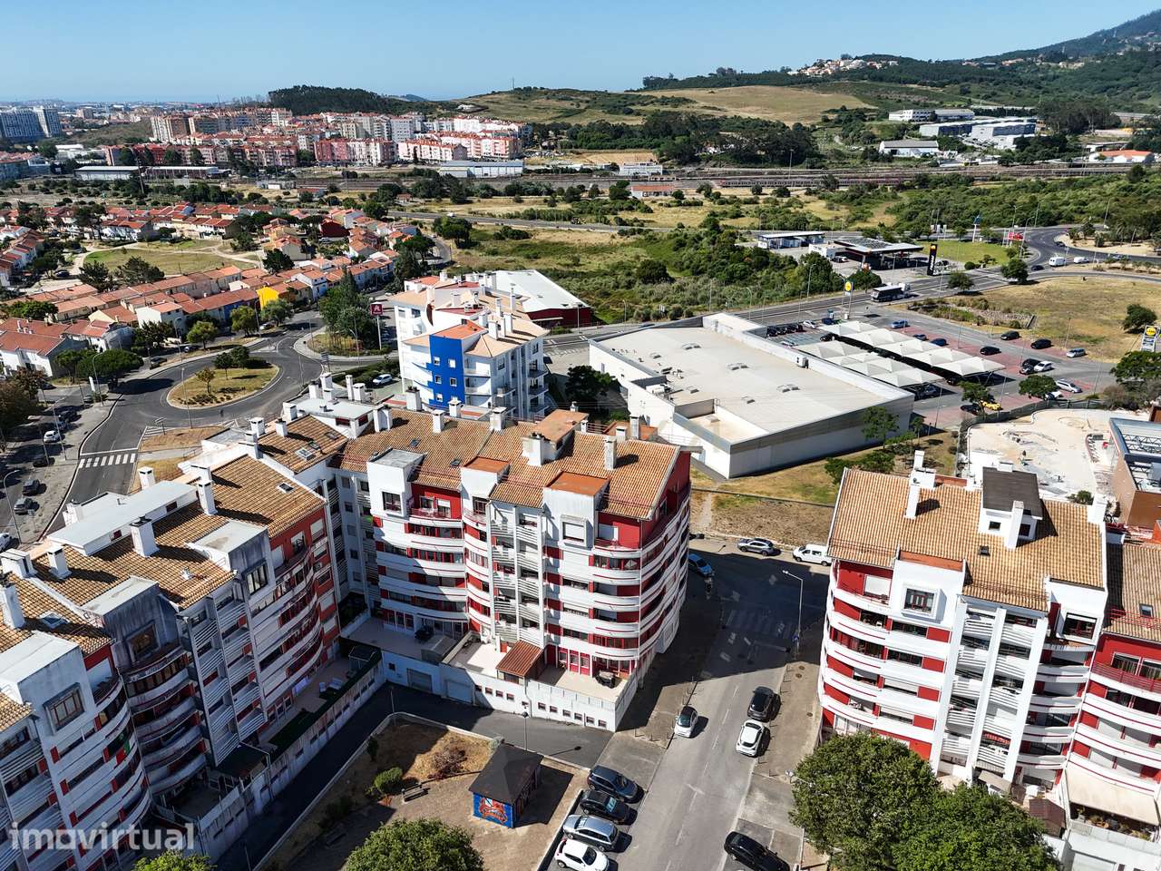 Apartamento T2+1 Duplex com estacionamento e vista desafogada - Grande imagem: 2/29