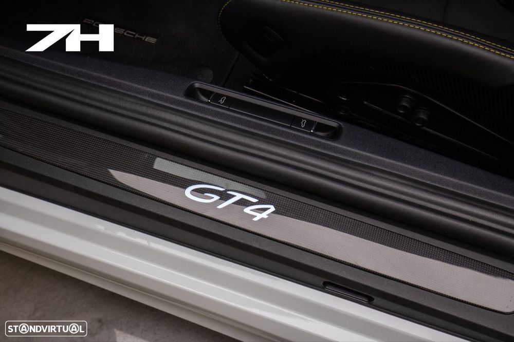 Porsche 718 Cayman GT4 PDK - 9