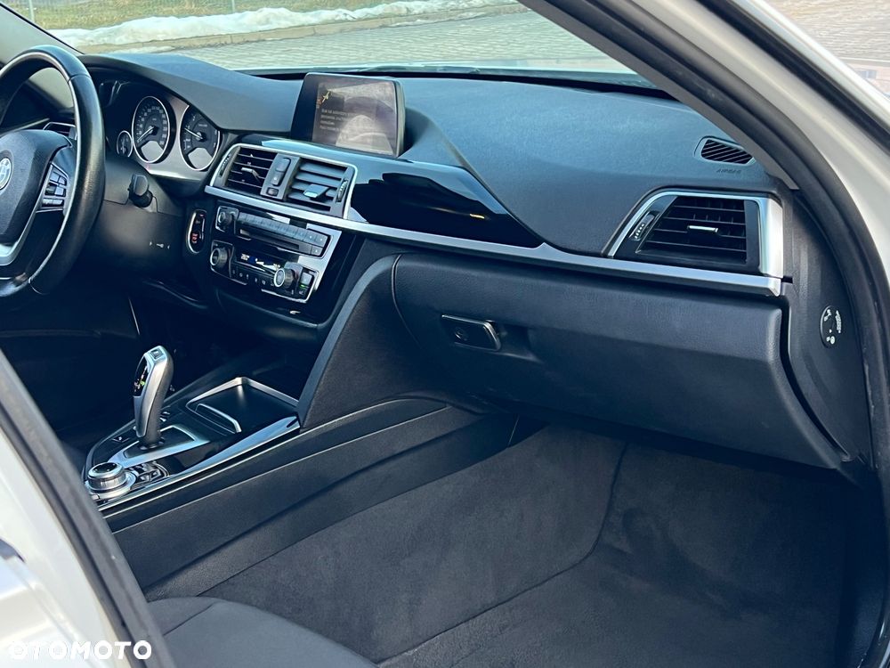 BMW Seria 3 318i - 9