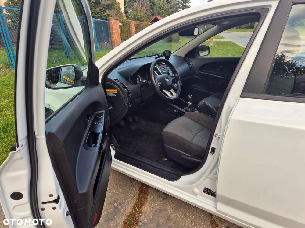 Kia Ceed 1.4 Comfort + - 6