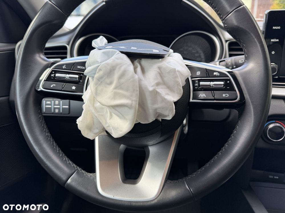 Kia Ceed 1.6 CRDi mHEV Business Line DCT - 33