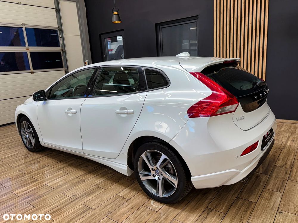 Volvo V40 D4 Geartronic Momentum - 11