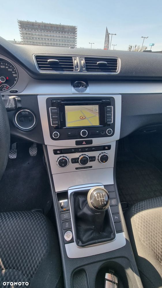 Volkswagen Passat 1.6 TDI Trendline - 17