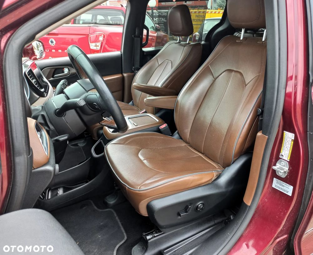 Chrysler Pacifica - 27