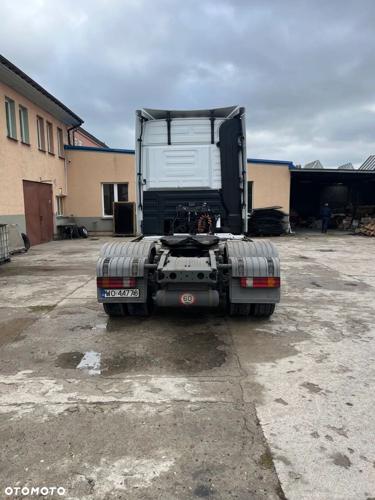 Mercedes-Benz actros - 1