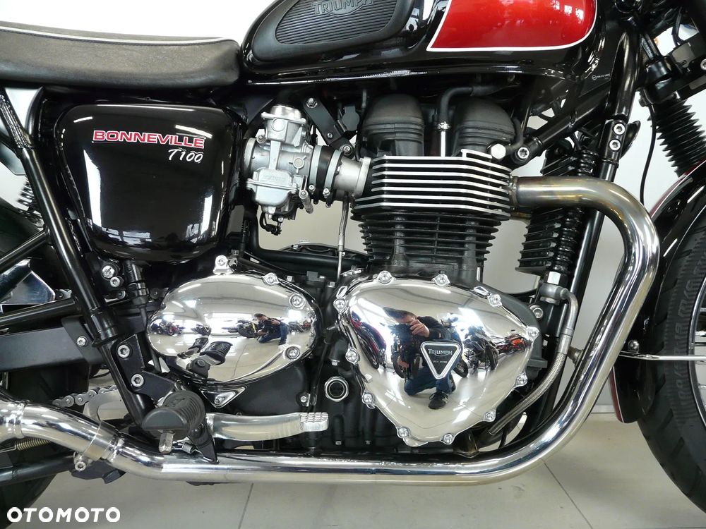 Triumph Bonneville - 23