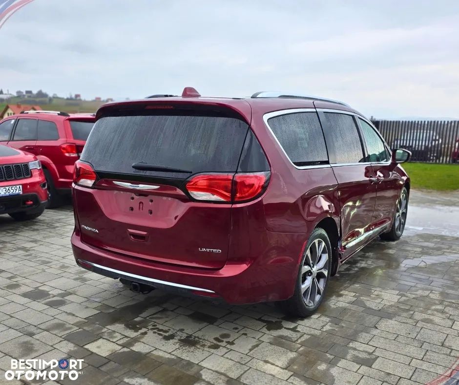 Chrysler Pacifica - 8