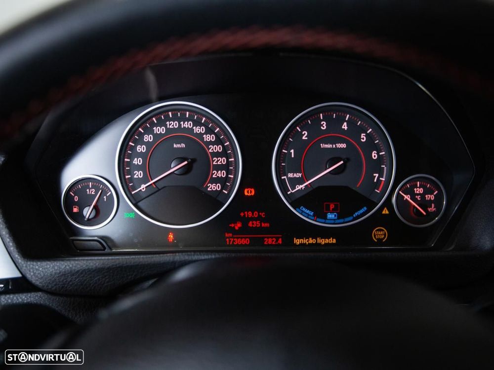 BMW 330 e iPerformance - 13