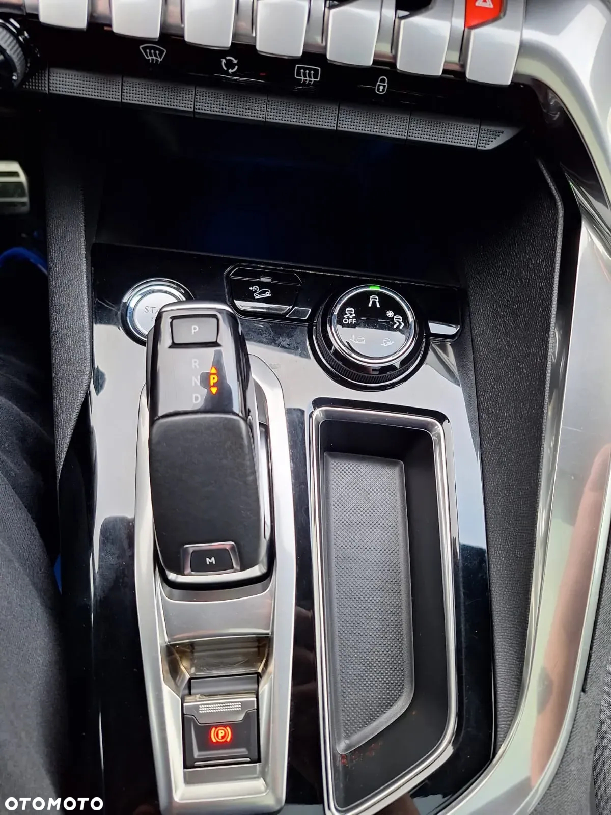 Peugeot 3008 1.6 BlueHDi Active S&S EAT6 - 32