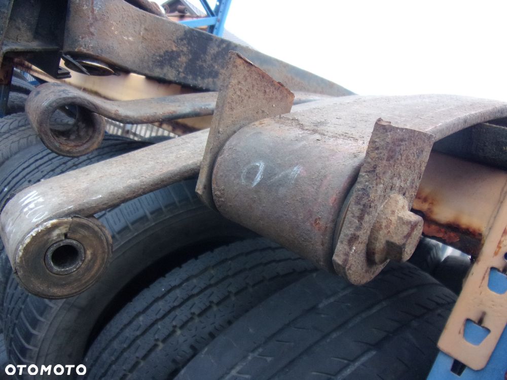 Resor Iveco Daily 2001r. dolne mocowanie resora - 3