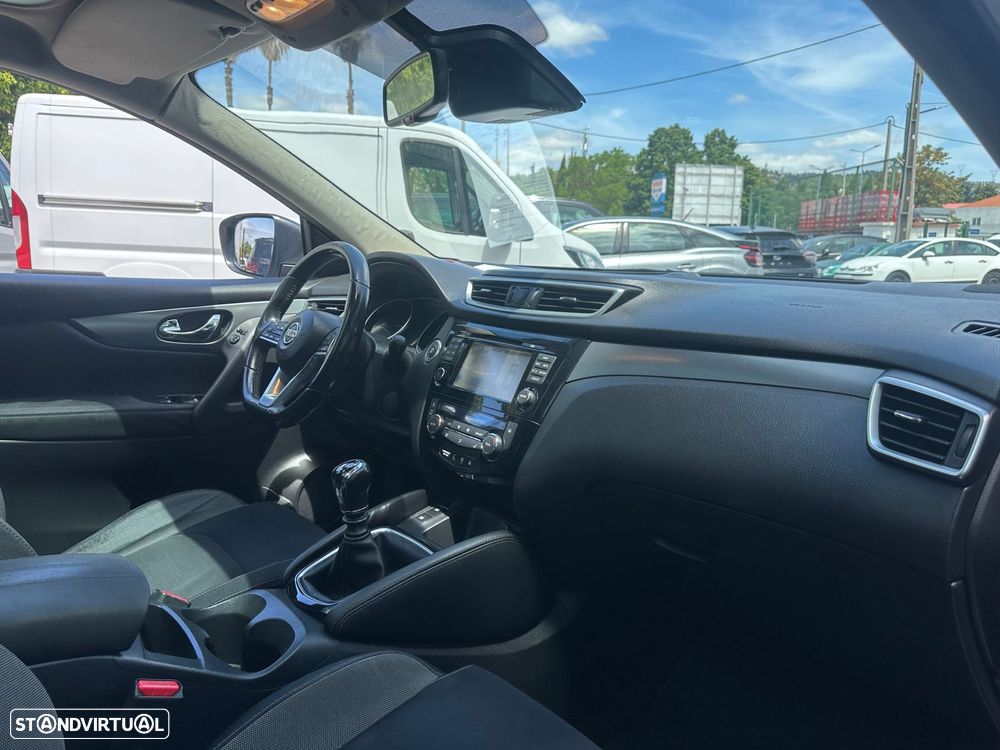 Nissan Qashqai 1.5 dCi N-Connecta 18 - 17