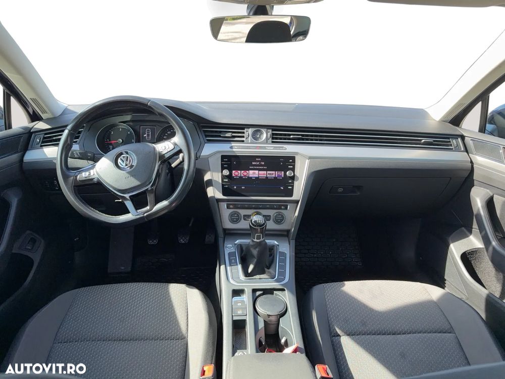 Volkswagen Passat 2.0 TDI Advance - 11