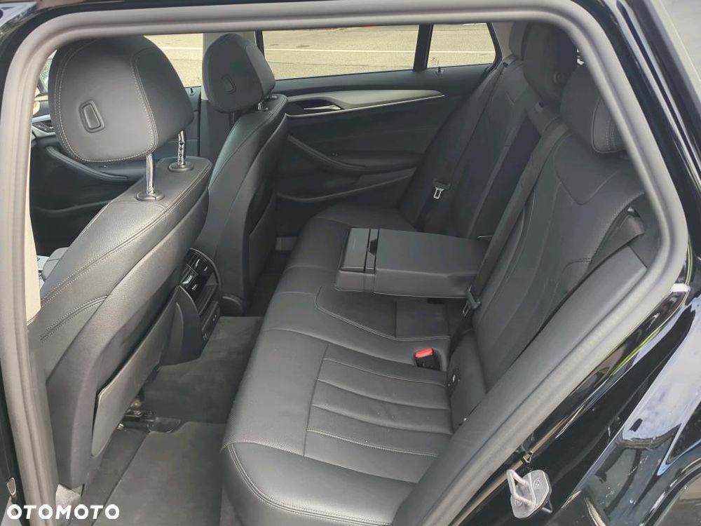 BMW Seria 5 530i mHEV - 9